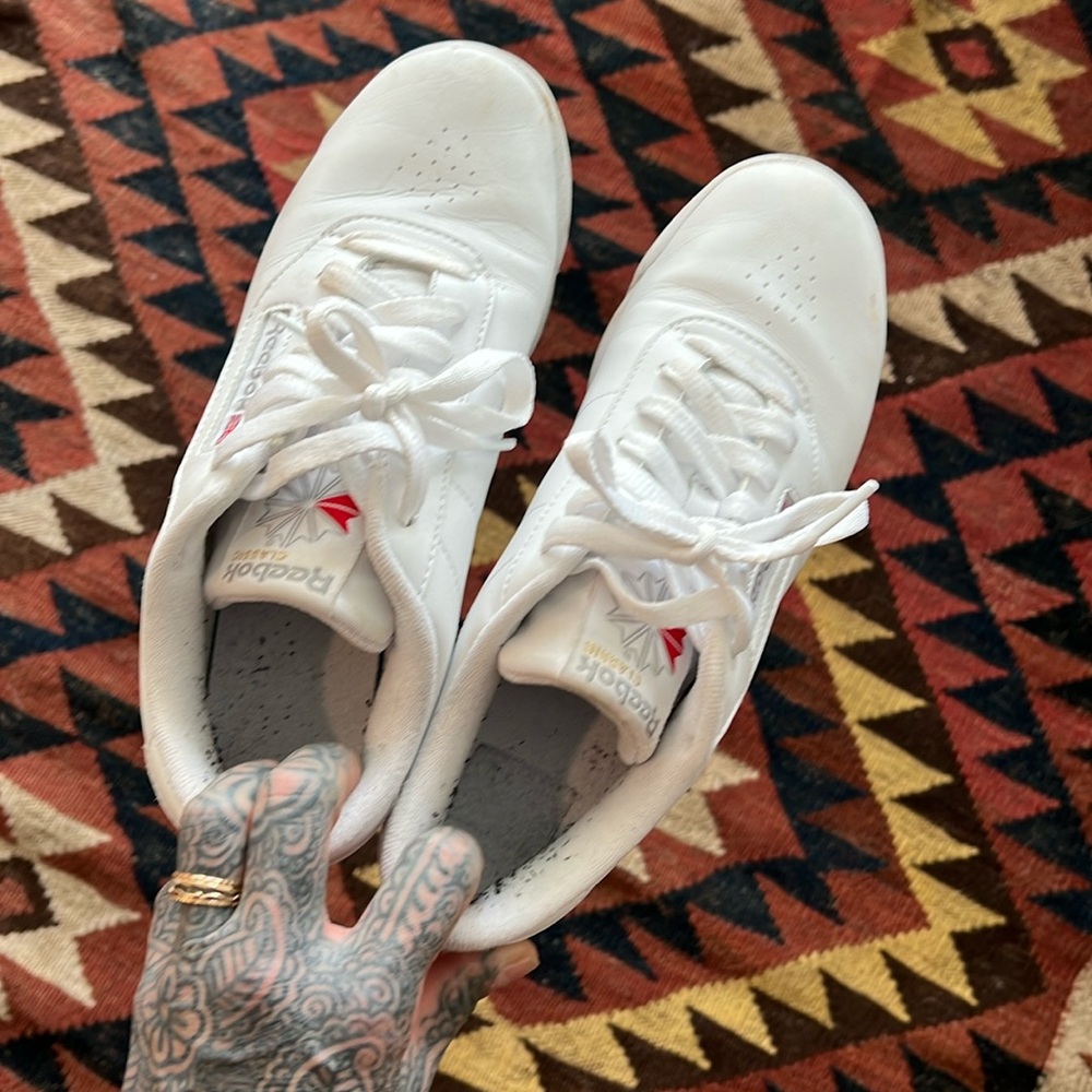 REEBOK CLASSIC SNEAKERS 7.5M
